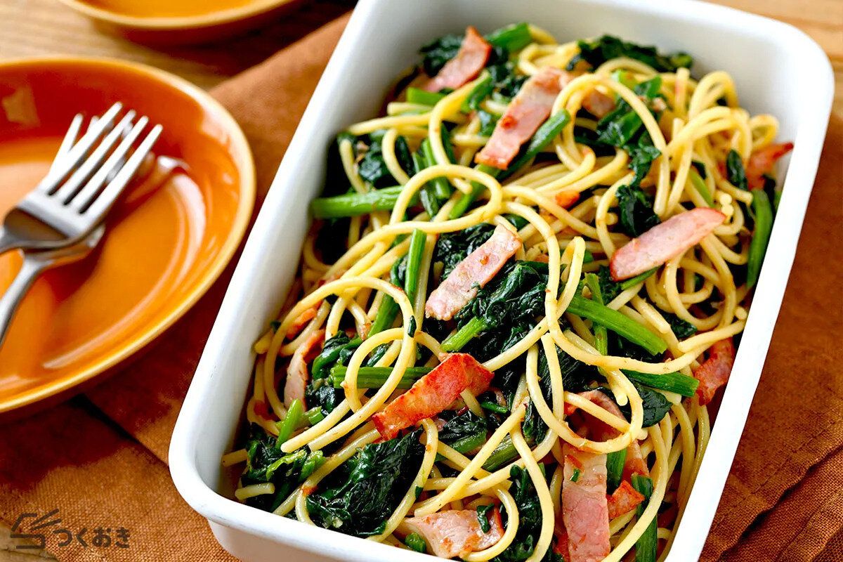 作り置きできるほうれん草とベーコンの和風パスタ