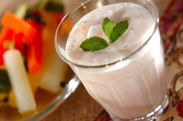 ヨーグルト入りイチゴミルク