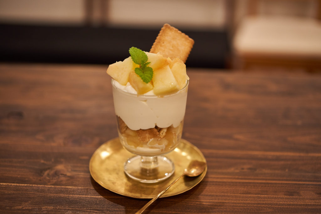 真夜中の桃パフェ