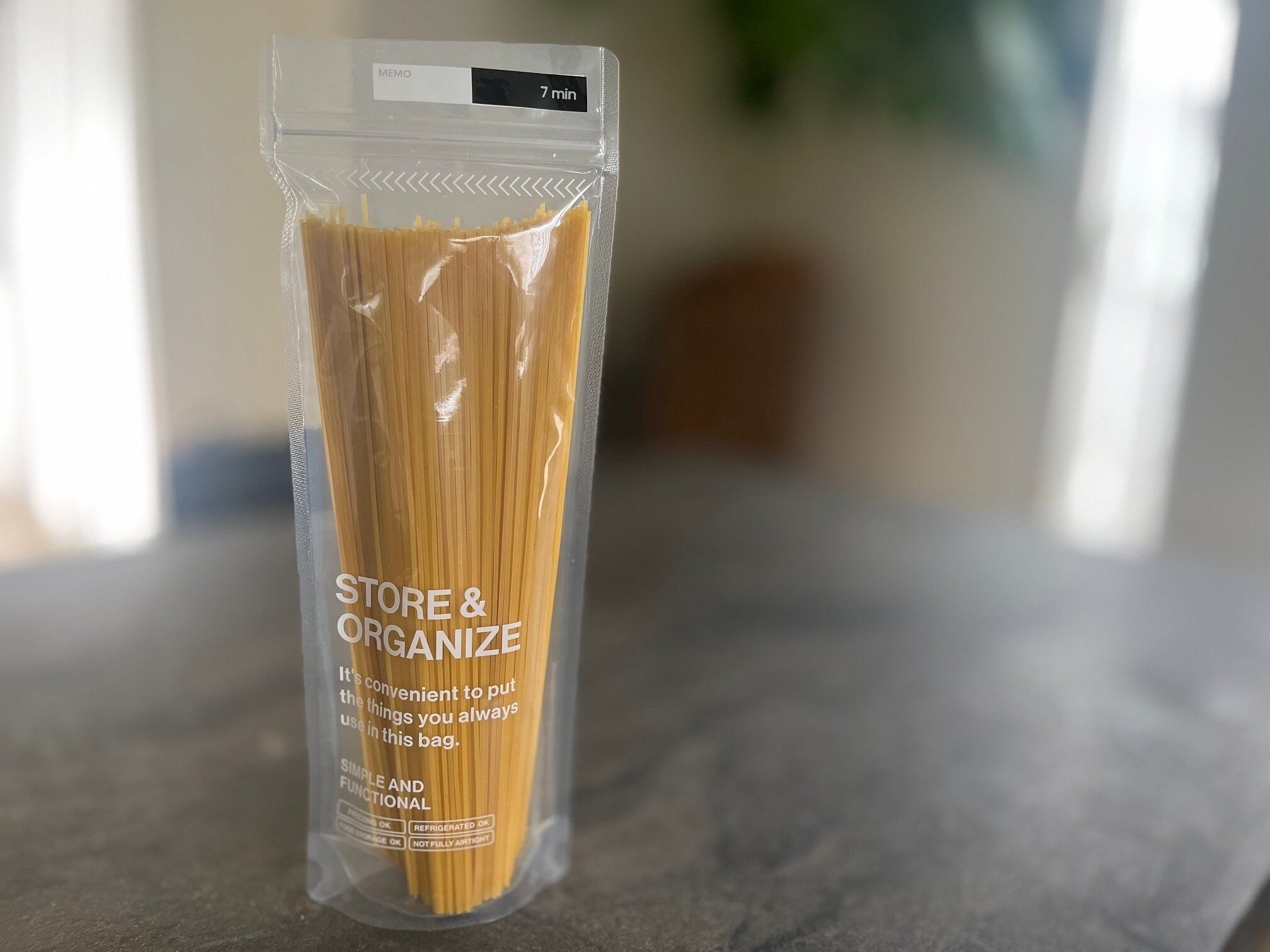 【ダイソー】「立つ」ストックバッグが便利!賢い使い方を整理収納のプロが解説