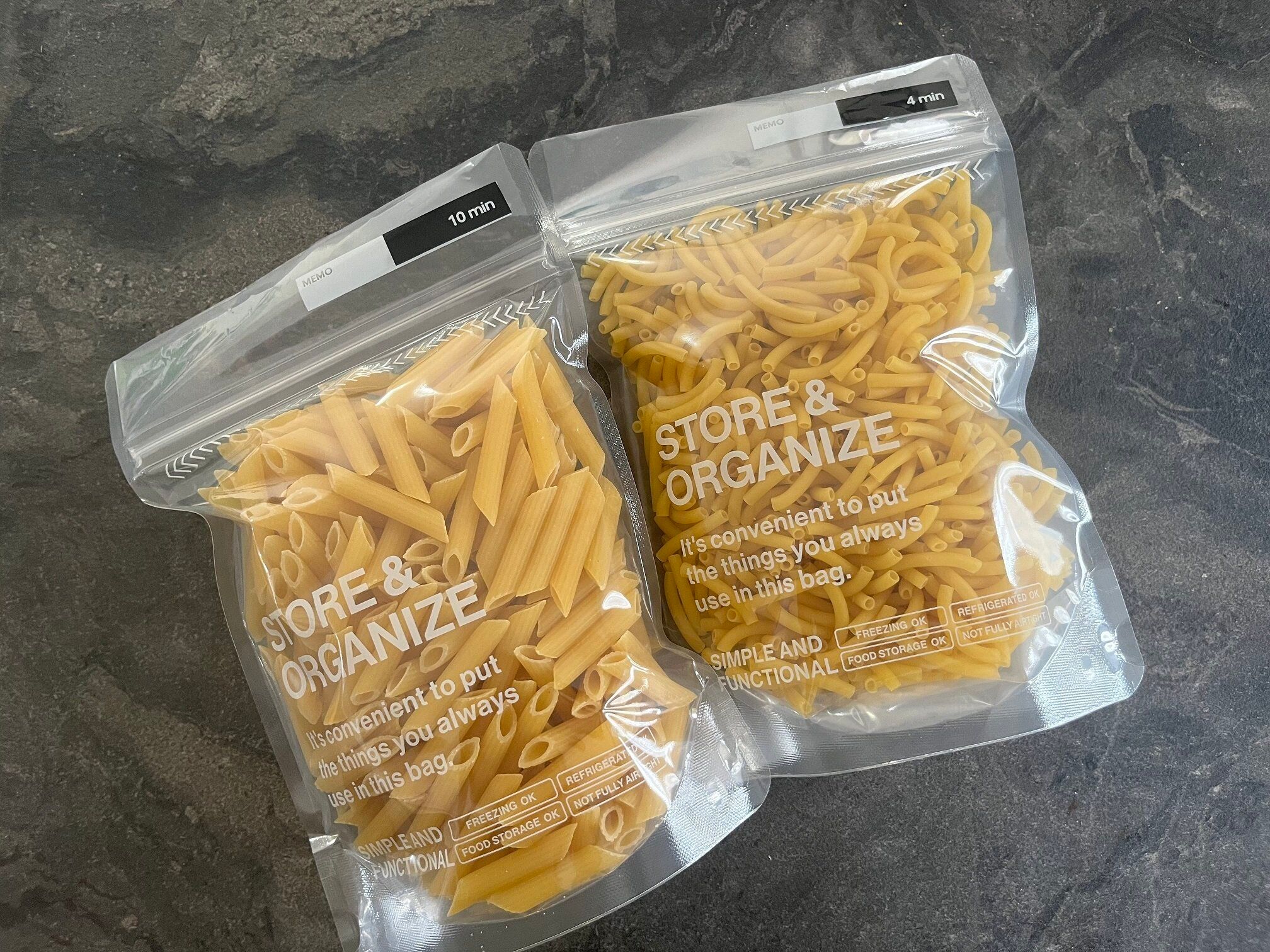 【ダイソー】「立つ」ストックバッグが便利!賢い使い方を整理収納のプロが解説