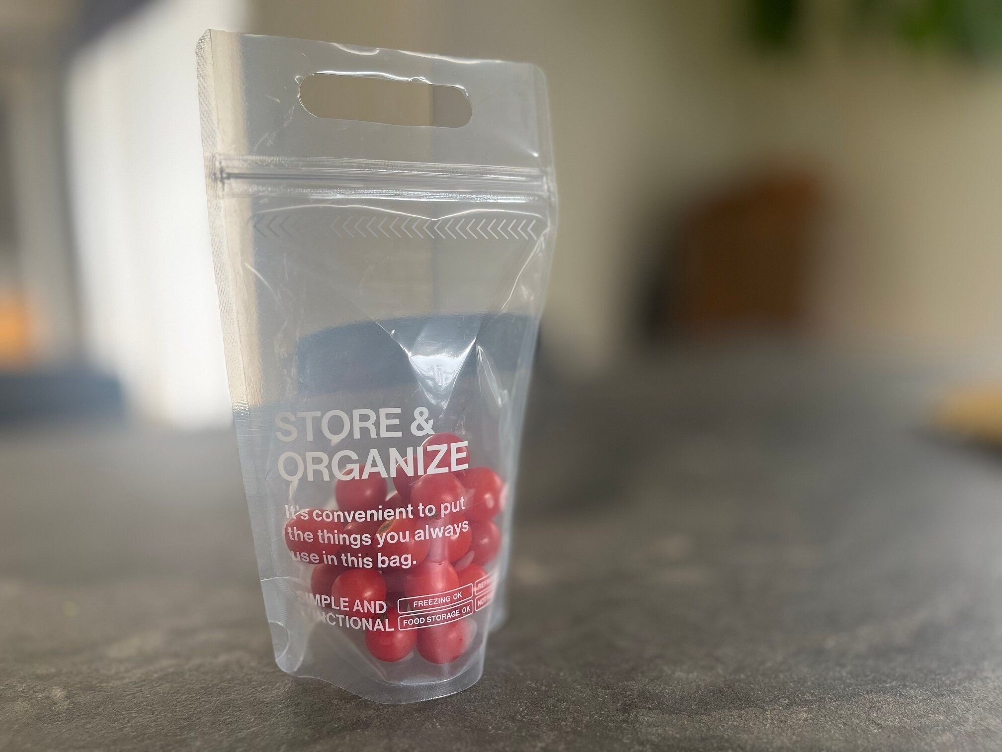 【ダイソー】「立つ」ストックバッグが便利!賢い使い方を整理収納のプロが解説