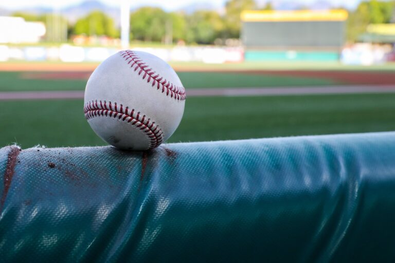 言われてみれば野球だけかも？監督がユニフォームを着ている理由