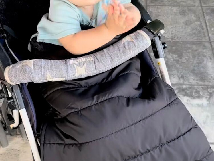 ベビーカーフットマフ