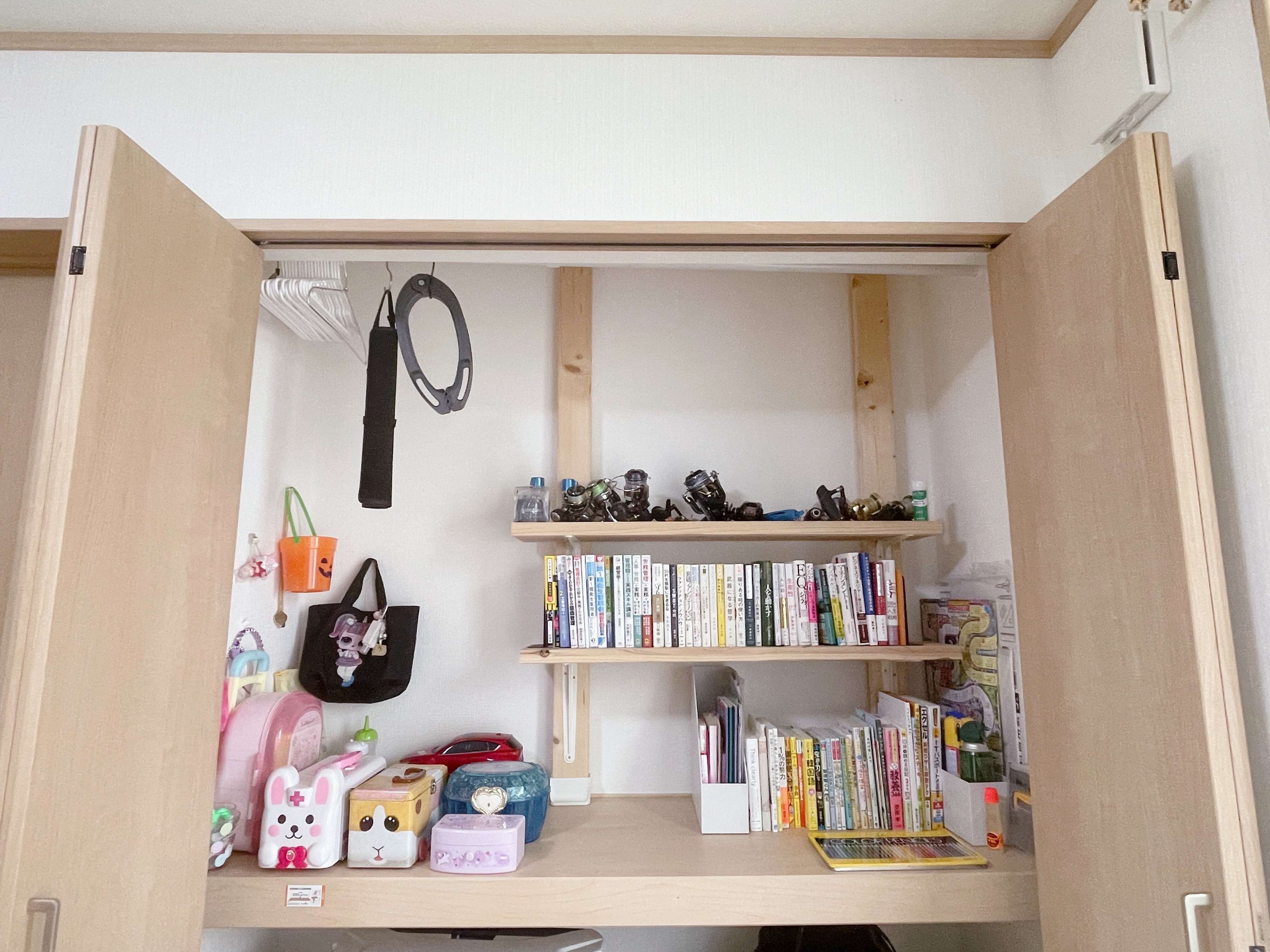 リビングで使いたいおもちゃや趣味のものはリビングクローゼットに収納する