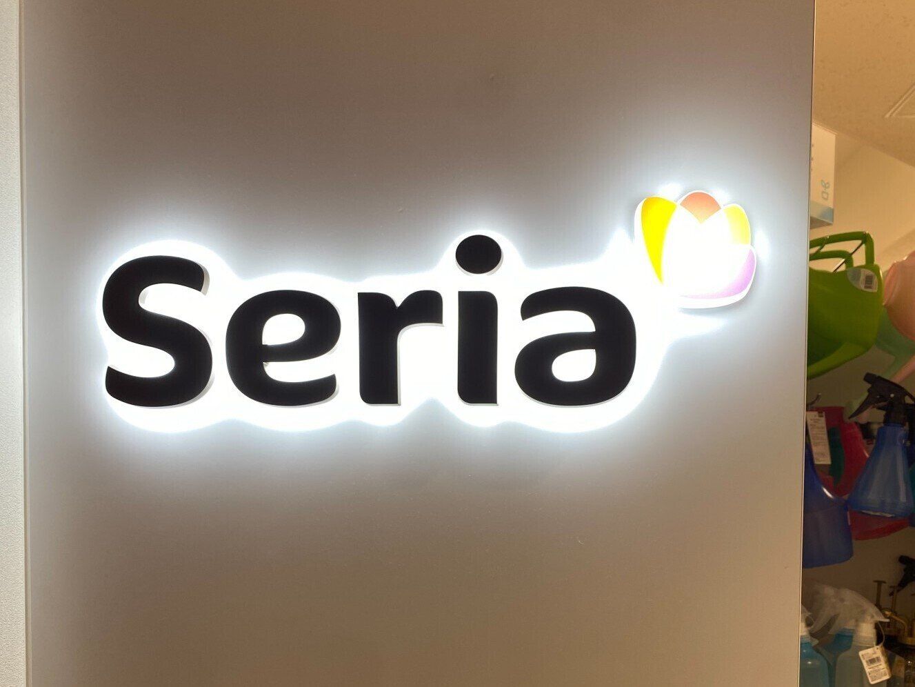 飛ぶように売れてる【セリア】「ファイルボックスにつけられる!」超優秀人気グッズ3選