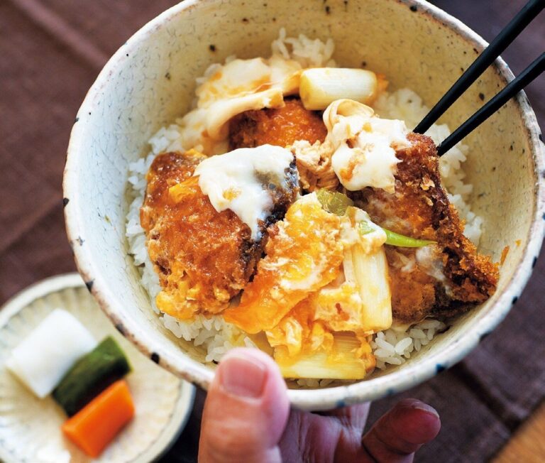 脂ののったぶりは背側と腹側を使い分けるのが◎ぶりのごま照り焼き＆ぶりカツ丼レシピ