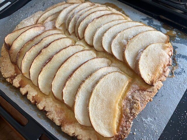 【レシピ】タルト生地もパイ生地も不要！見た目映え！のアップルタルトが簡単