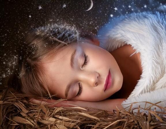 【夢占い】亡くなった人が出てくる夢の意味とは？状況、登場人物などシチュエーション別に解説！