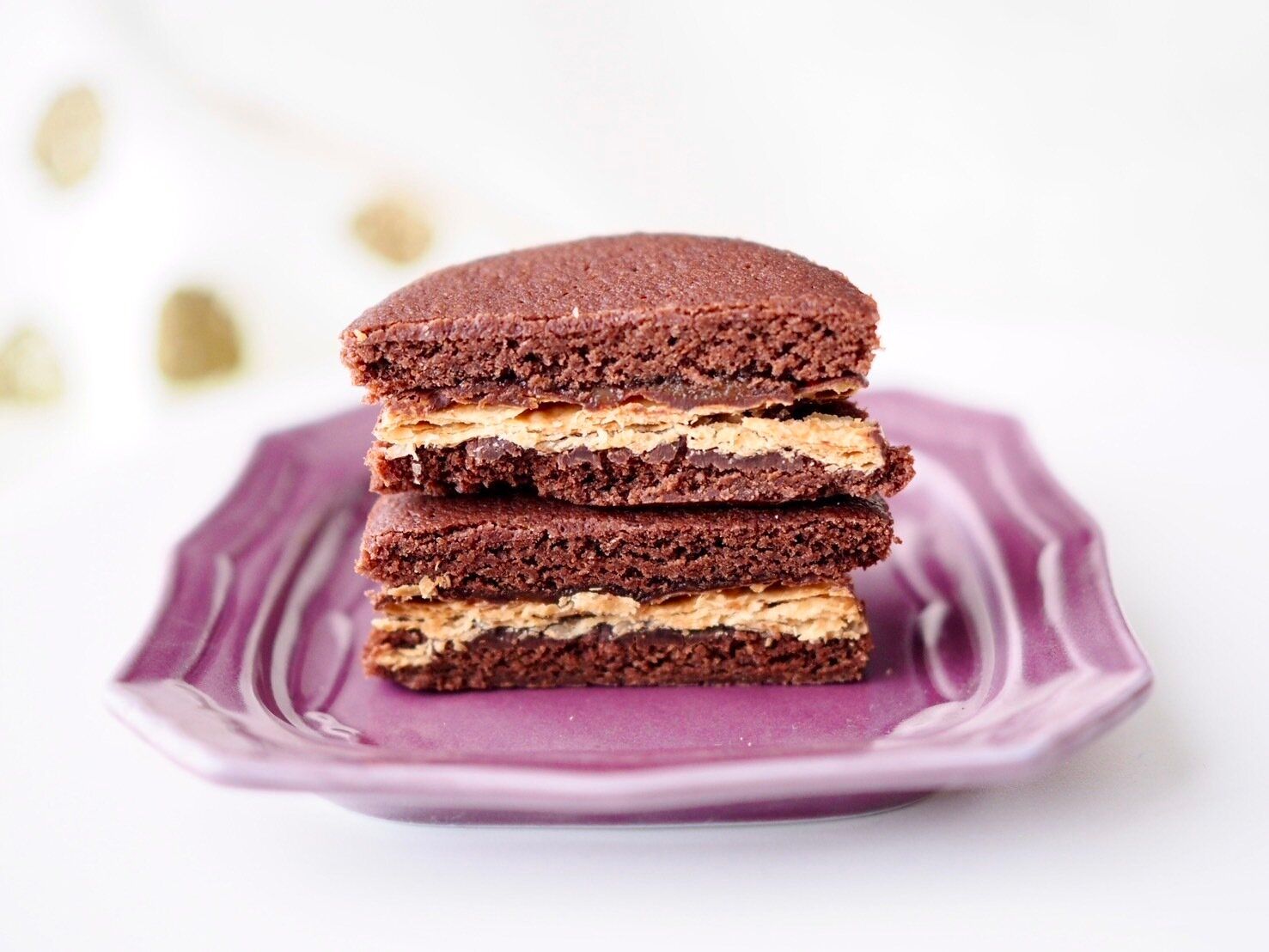 シャトレーゼ「なんばんショコラサンド シュガーロード・キャラメル」断面写真