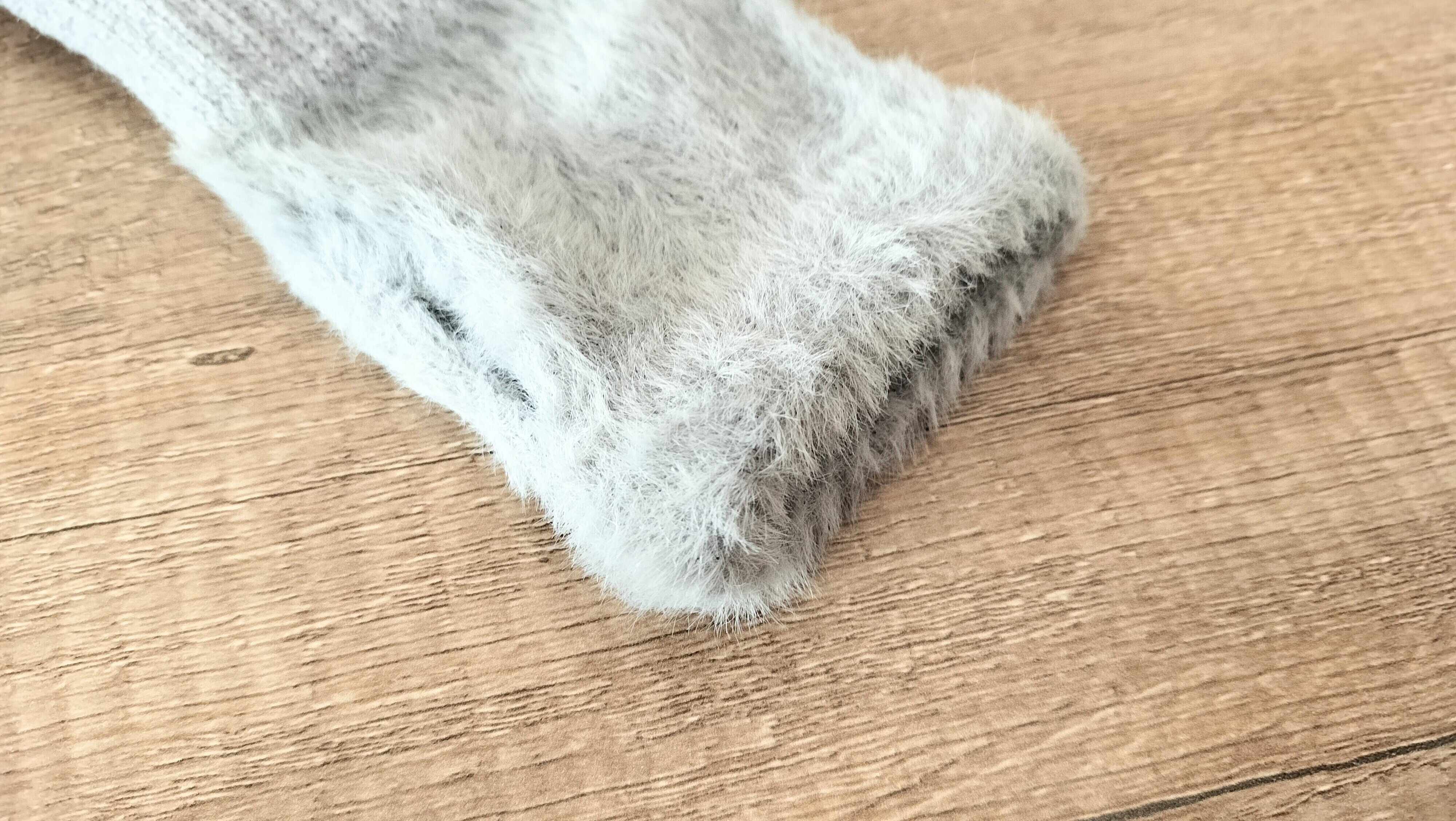 親指とほか4本指の穴