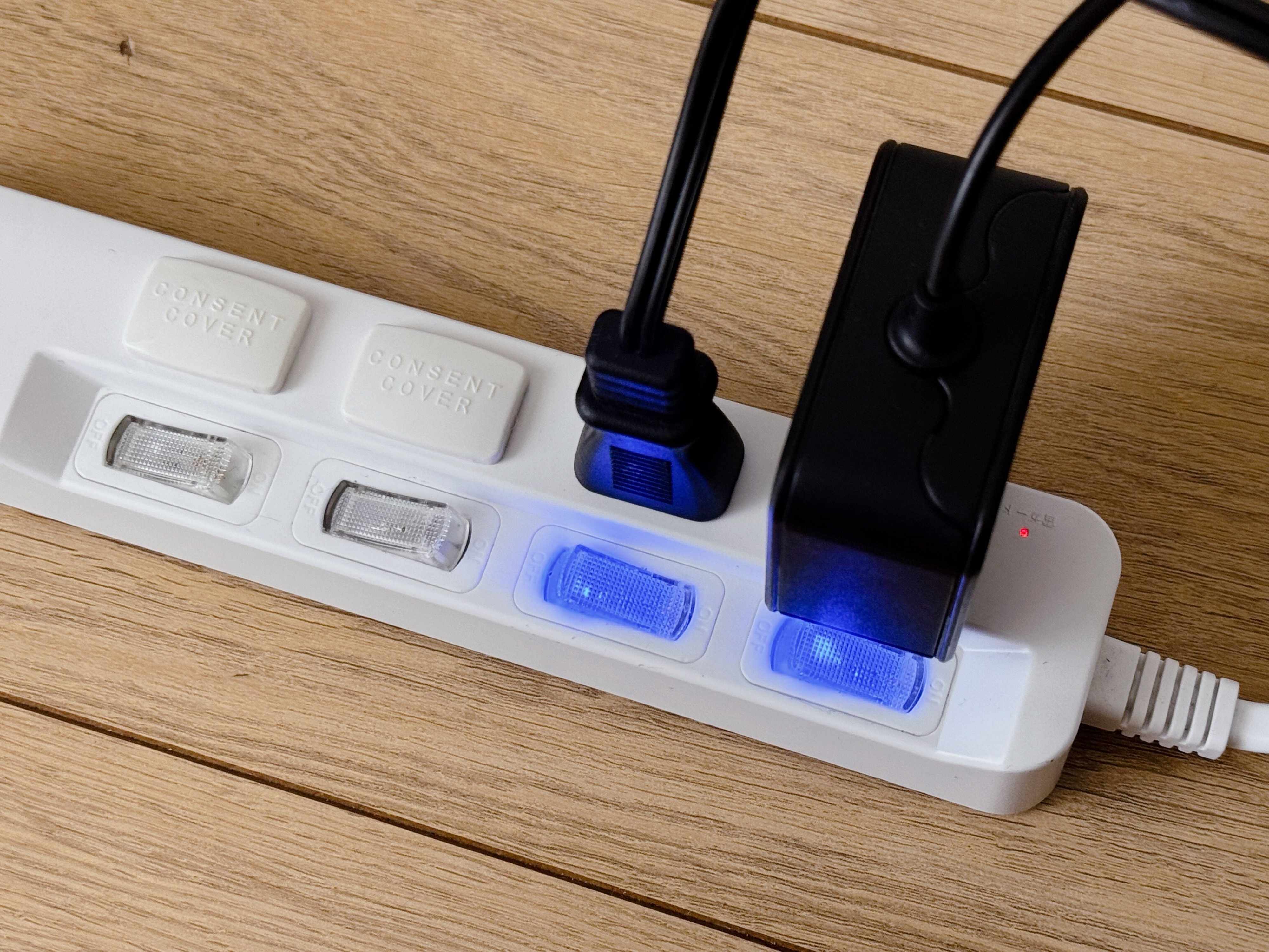 1．コンセント安全カバー