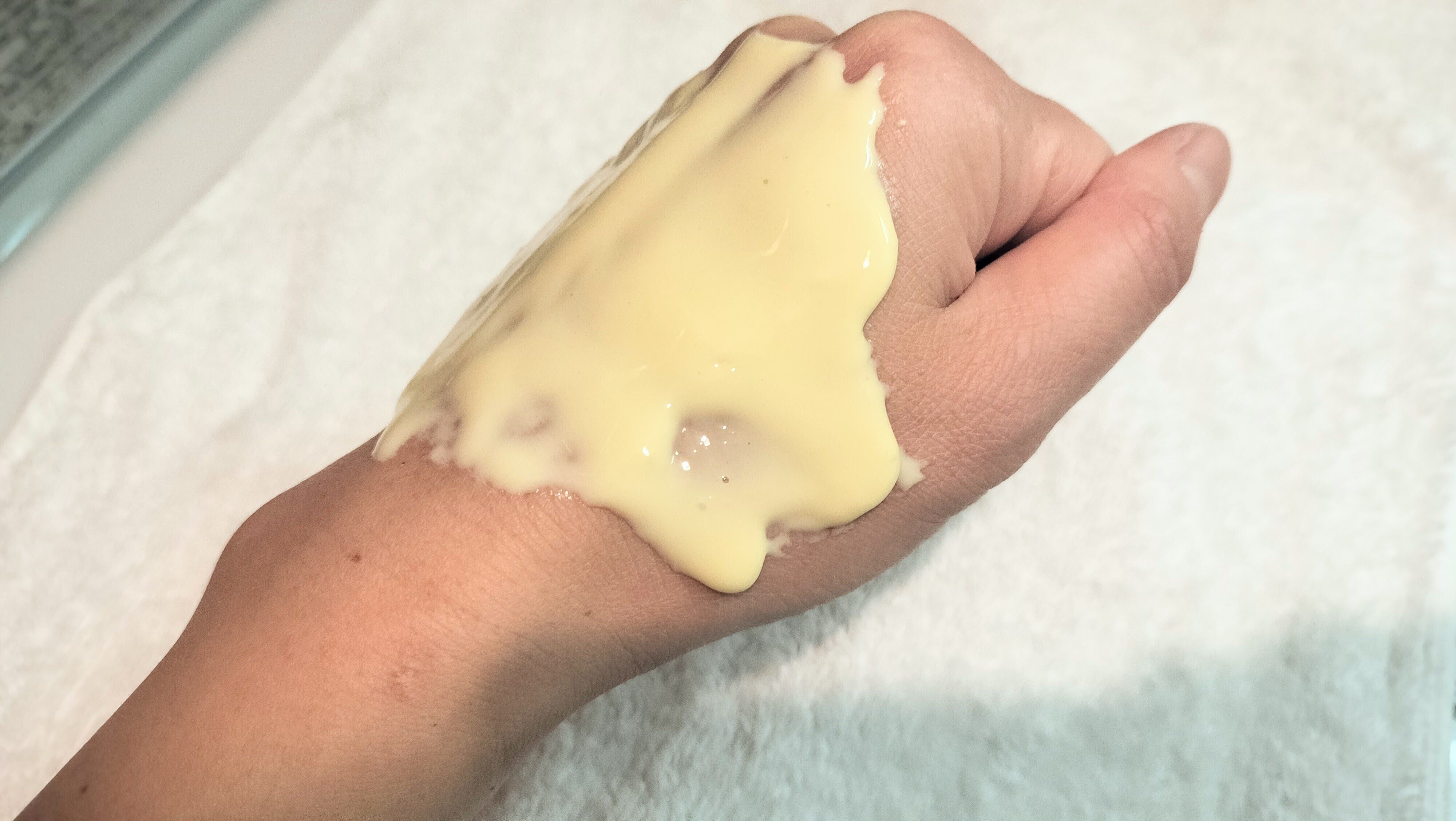 手に塗った様子