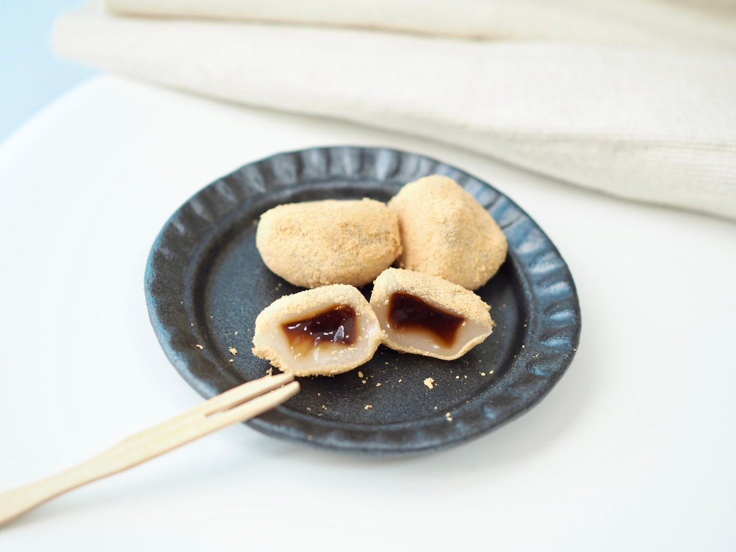 シャトレーゼ「黒蜜入りきなこ団子カップ入」断面写真