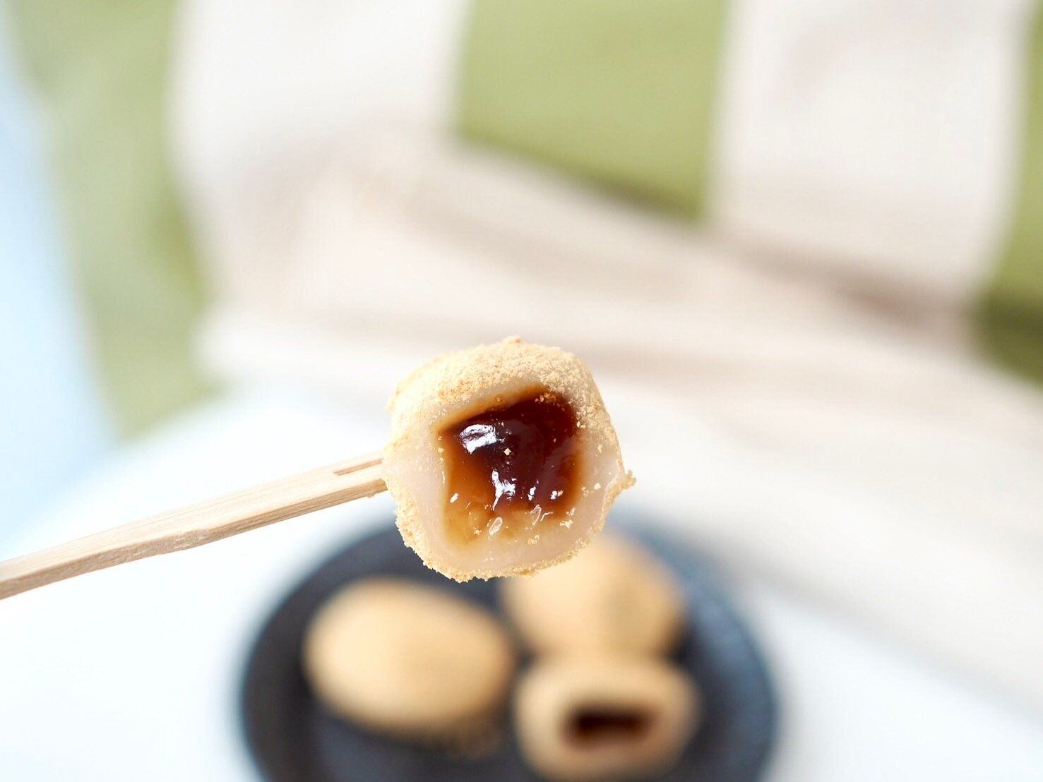 シャトレーゼ「黒蜜入りきなこ団子カップ入」商品写真