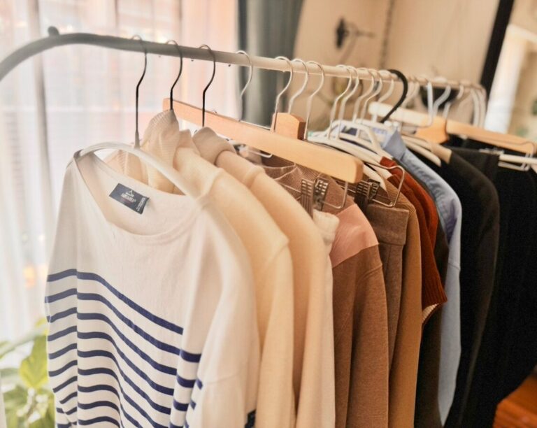 知らなきゃ損！40代の冬服はインナーを明るくすると若見えに！