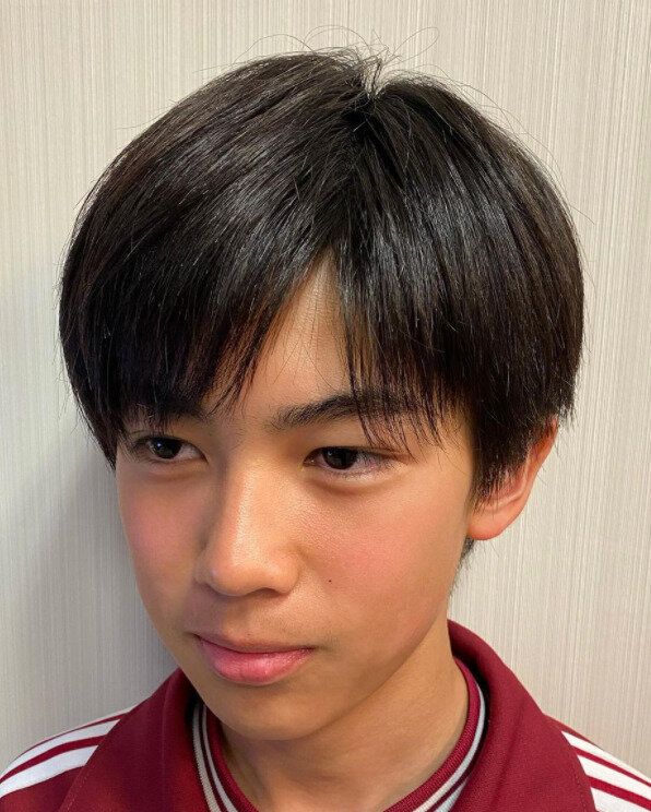 中学生の男の子に似合う流行のヘアスタイル。シースルーバングを取り入れたマッシュ