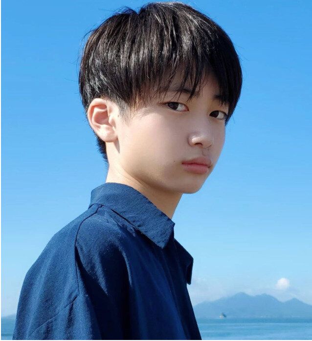 中学生の男の子に似合う流行のヘアスタイル。ソフトなツーブロックで隠れたおしゃれ！