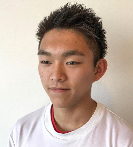 清潔感あるアップバングがポイント！スパイキーベリーショート