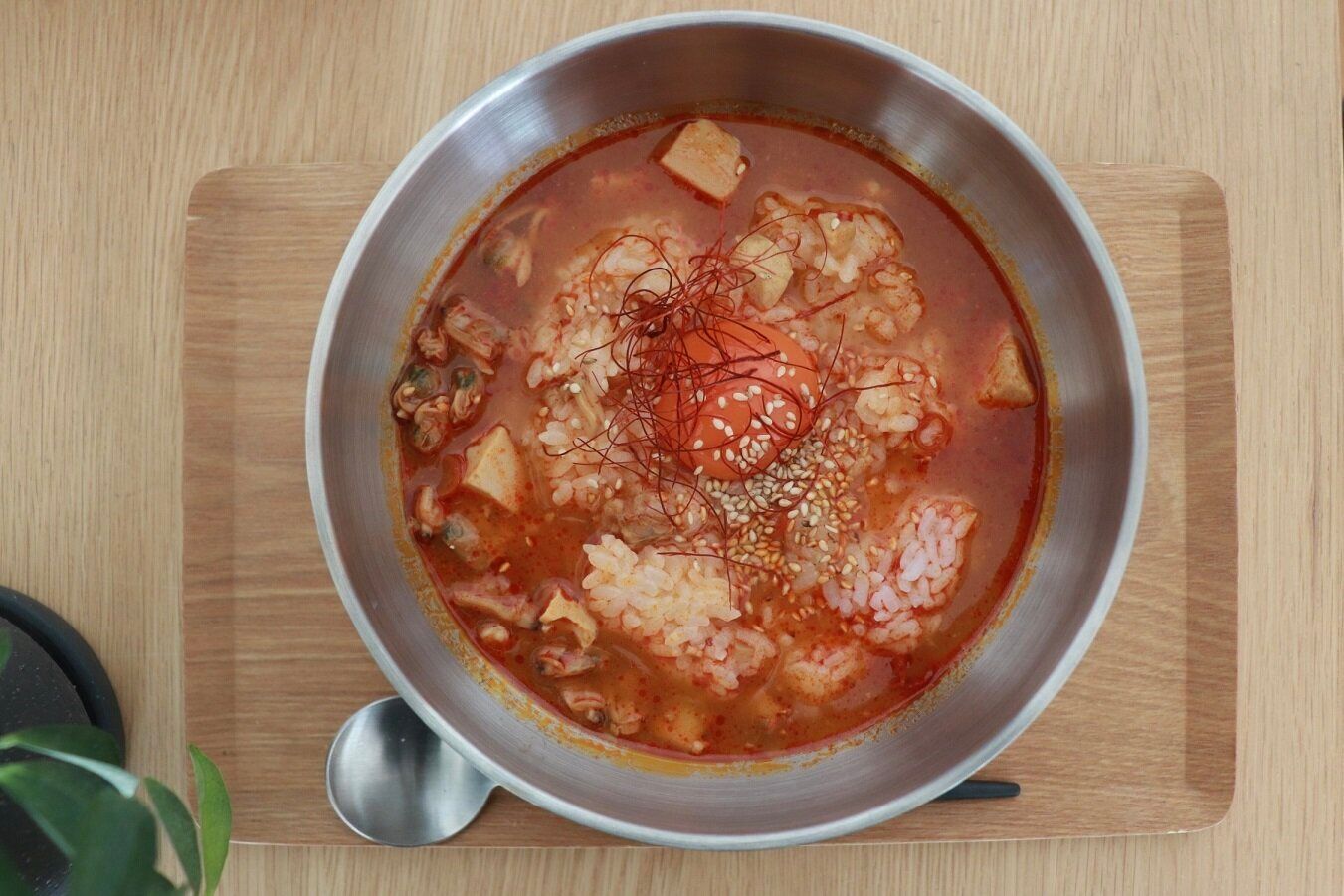 【ダイソー】330円でも絶対買い！熱湯を入ても熱くならない、まるで魔法のようなステンレス器