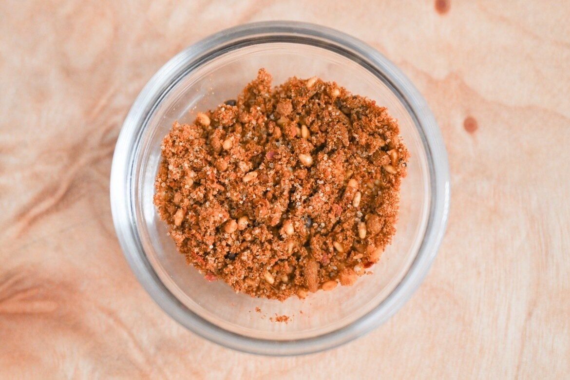 容器に入った和味噌スパイス