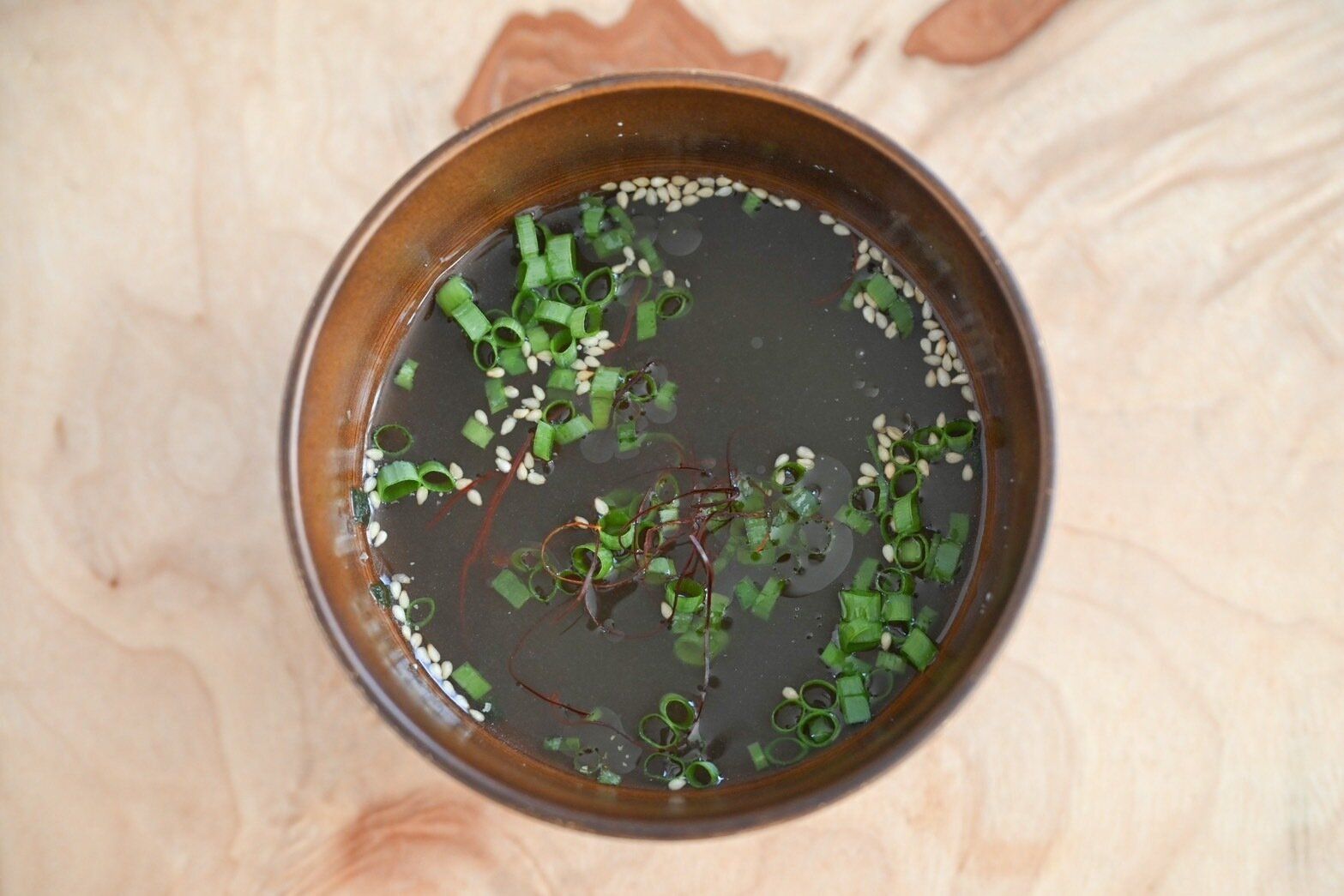 お椀に入った海苔スープ