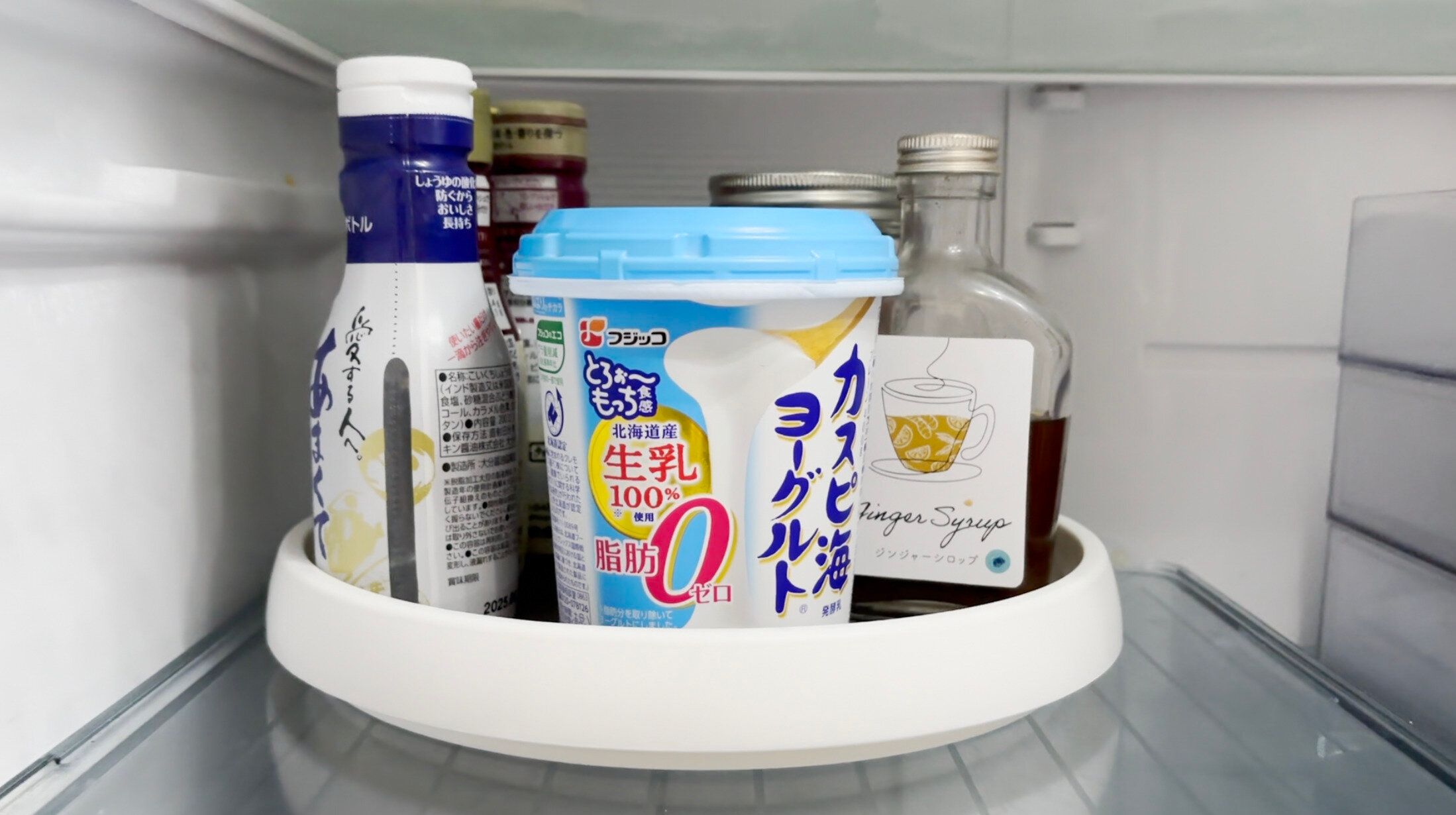 回転台にのせて食品を取りやすく