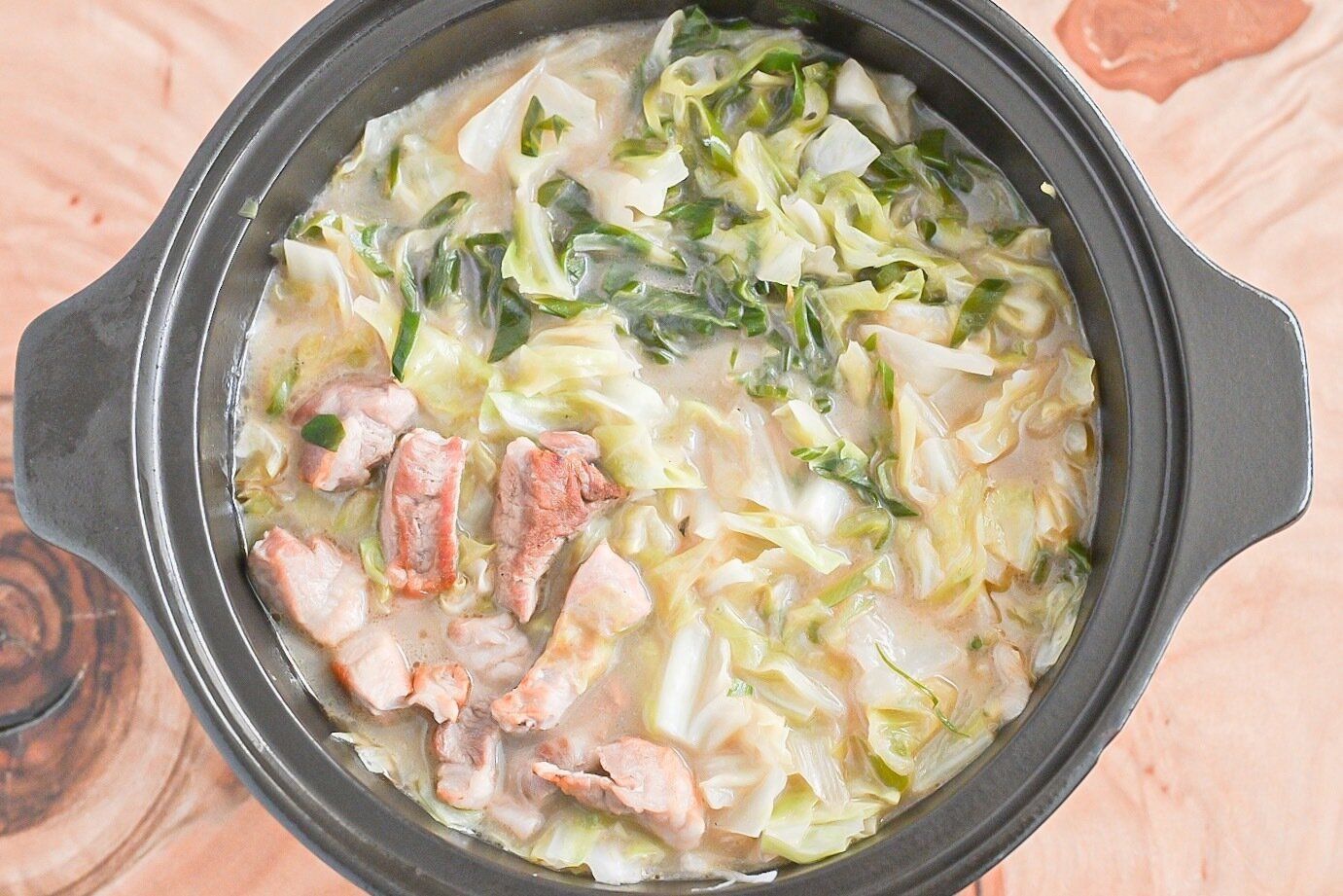 完成したとんこつ鍋