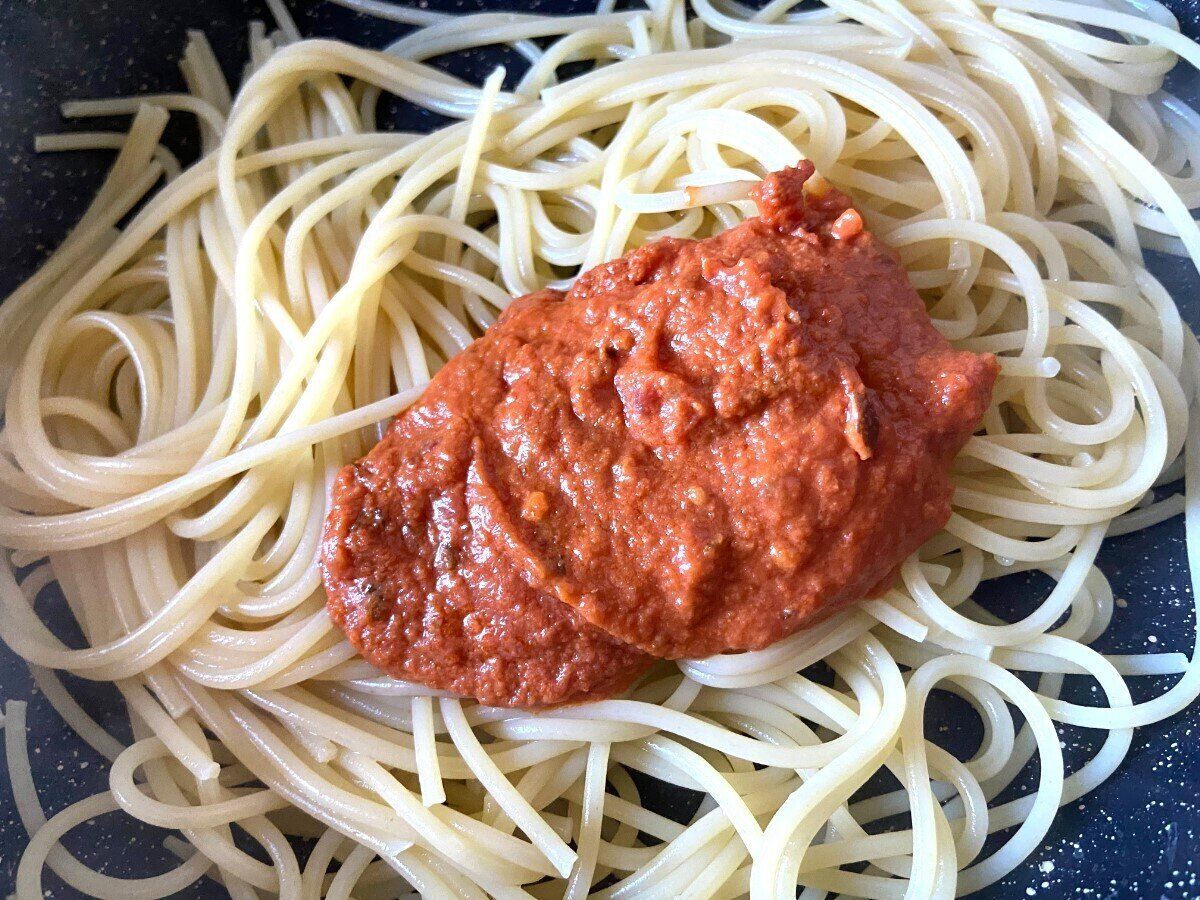 茹でたパスタに絡める