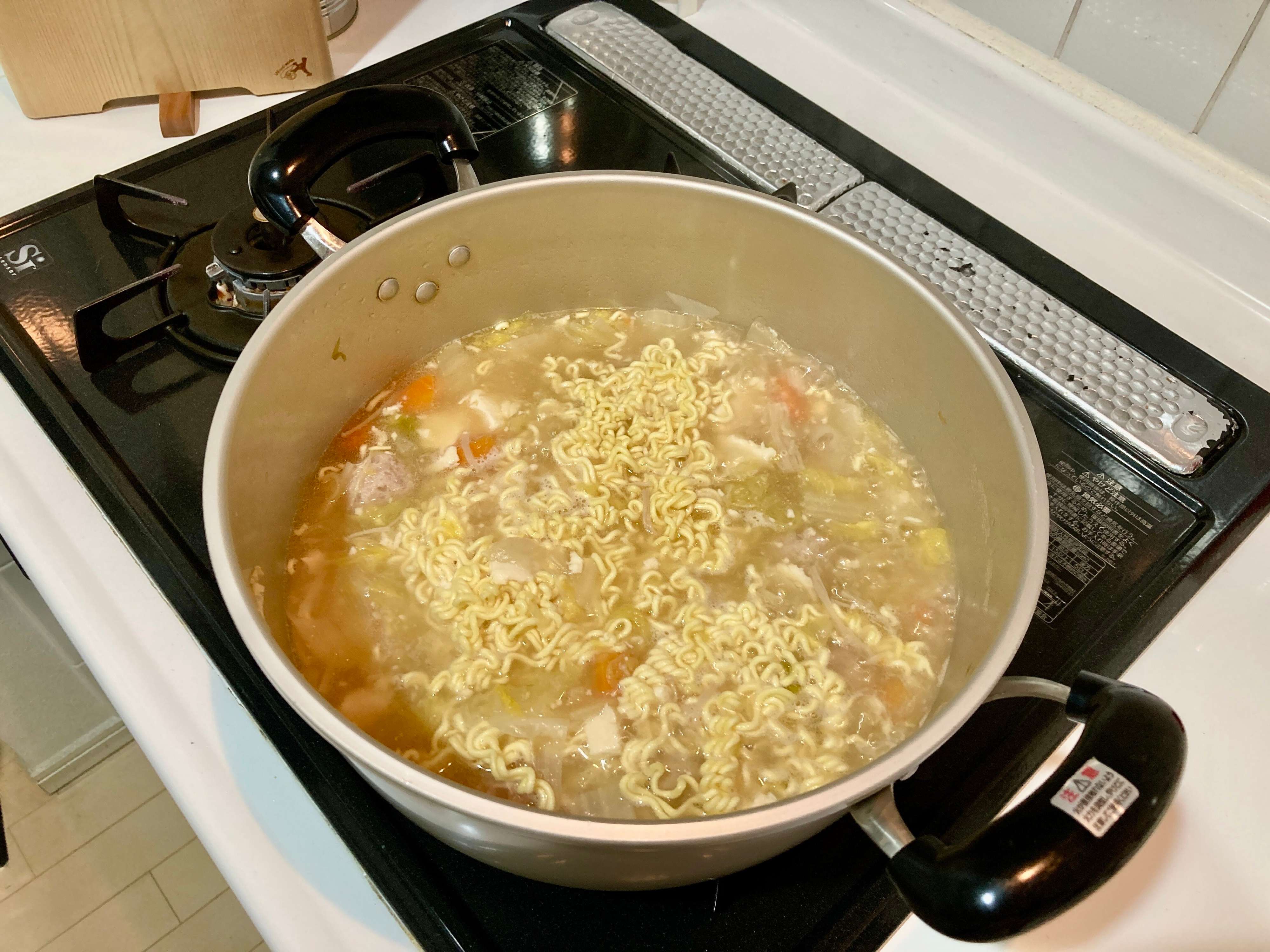 お鍋のシメに入れたサリ麺