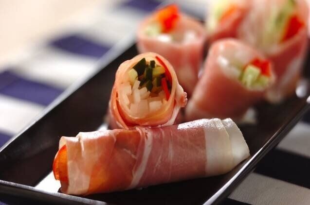 せん切り野菜の生ハム巻き