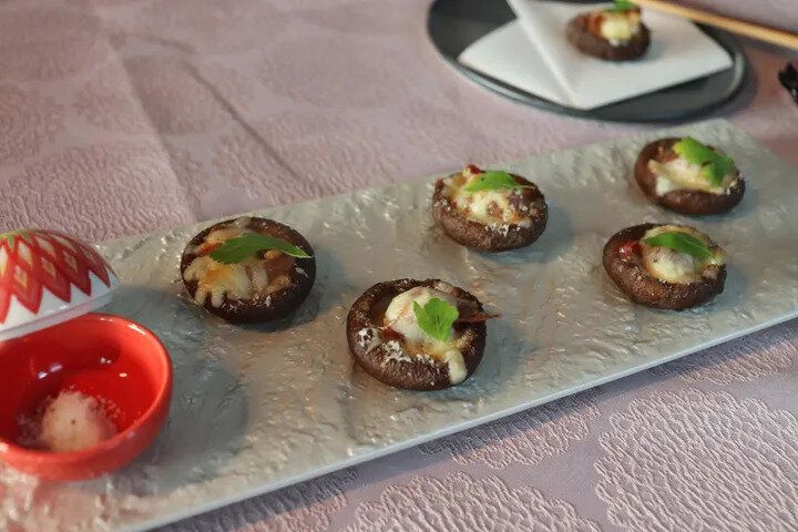 簡単おつまみ！椎茸の生ハムチーズ焼き