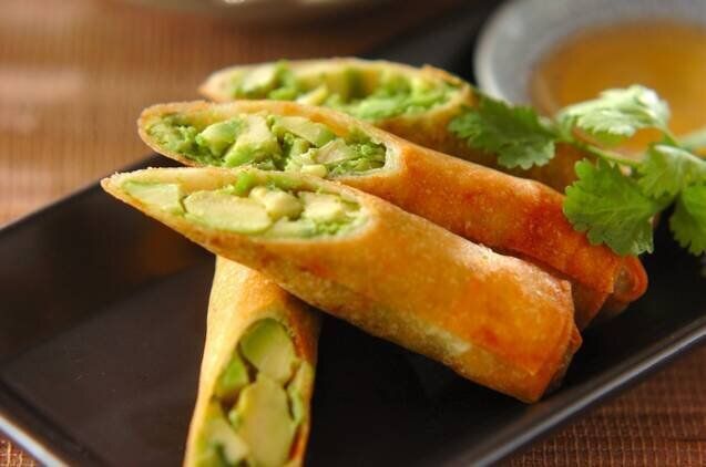 アボカドのエスニック春巻き