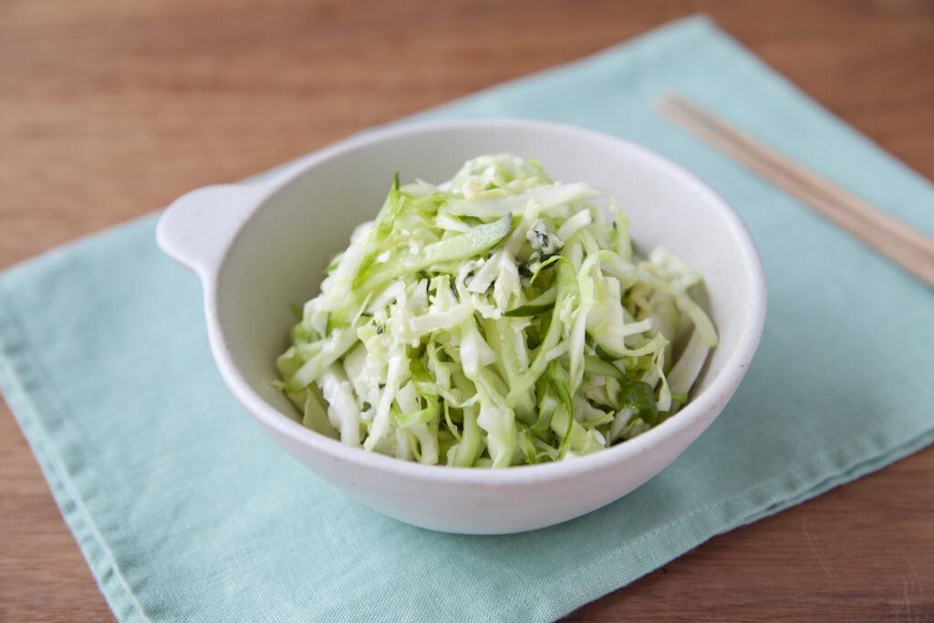 手軽にあと一品！緑野菜のさっぱり塩もみサラダ