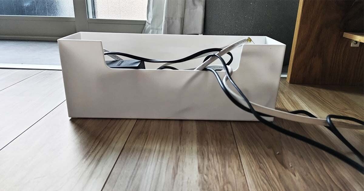 ファイルボックスに収納されたコード類