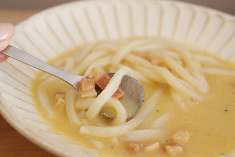 【無印良品】どんな味？「和風カルボナーラスープ」で食べるうどんを実食