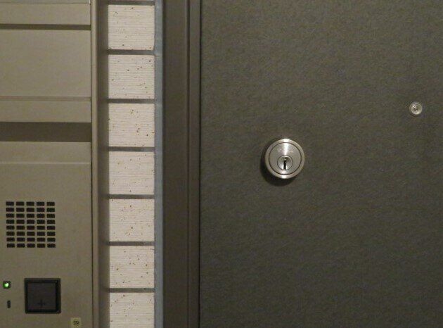 予期せぬ来客に備えたい!家に住む人が見落とす玄関汚れの対処法