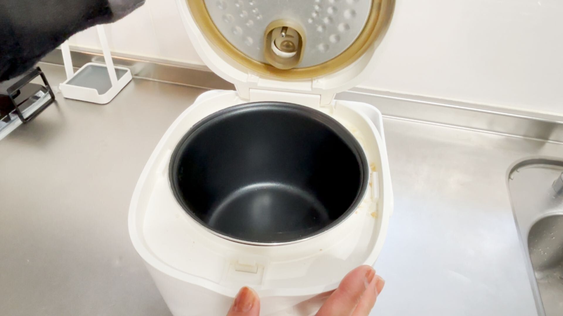 汚れた炊飯器の様子