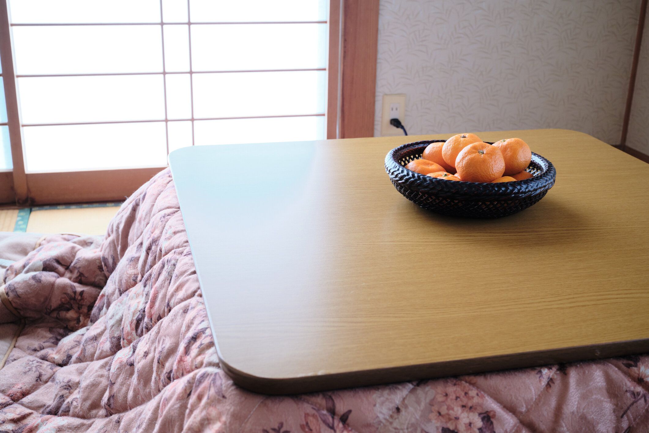 和室の温かいこたつとたっぷりみかん