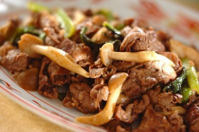 ご飯がすすむ!牛肉と小松菜のオイスター炒め