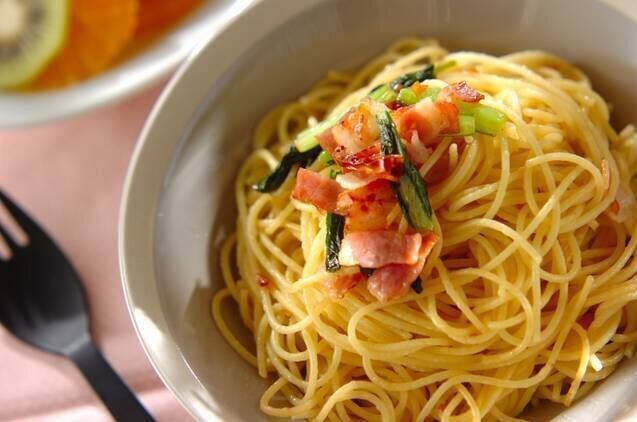 すばやく完成!小松菜とベーコンのペペロンチーノ