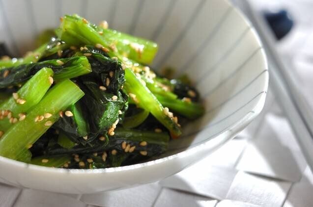 子どもにも人気!ごま油香る小松菜のナムル