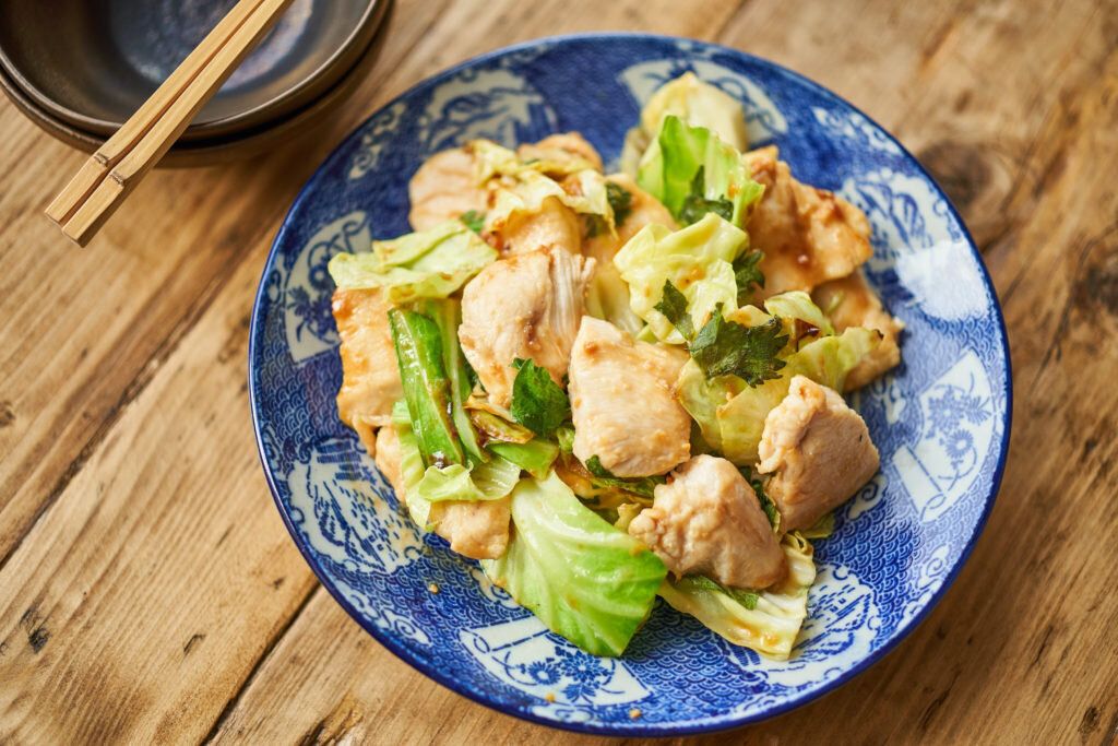 鶏むね肉とキャベツのみそ炒め