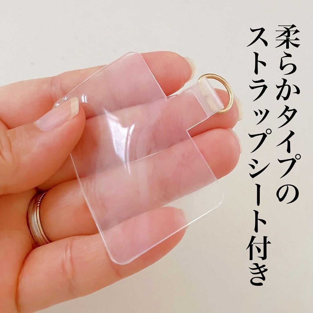 【ダイソー】スマホを傷つけないやわらかタイプのシート付き