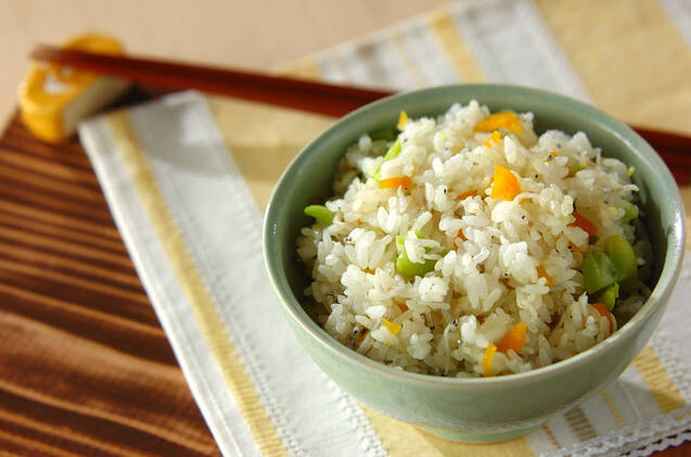 ソラ豆とたくあんの混ぜご飯