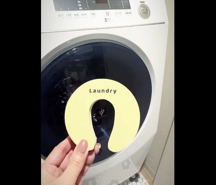 【セリア】カビを防止!ドラム式洗濯機用ドアストッパー