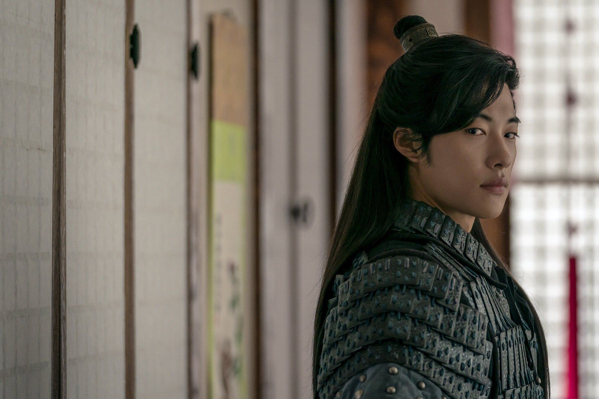 『私の国』甲冑に身を包むナム・ソノ(ウ・ドファン)