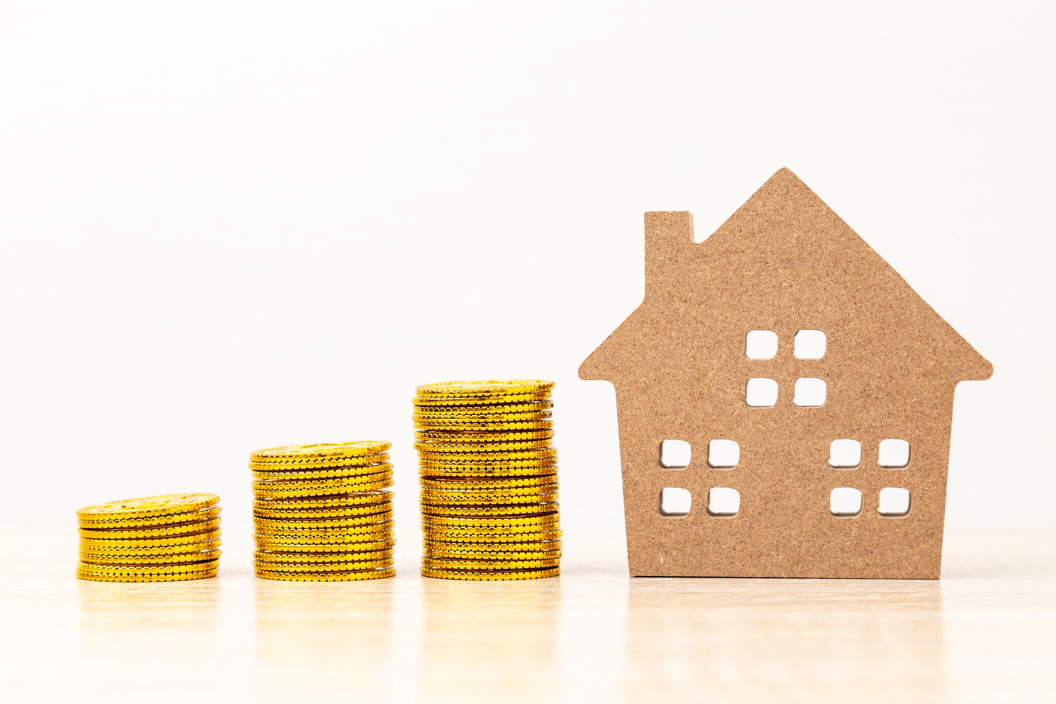 家の模型とおもちゃの金貨