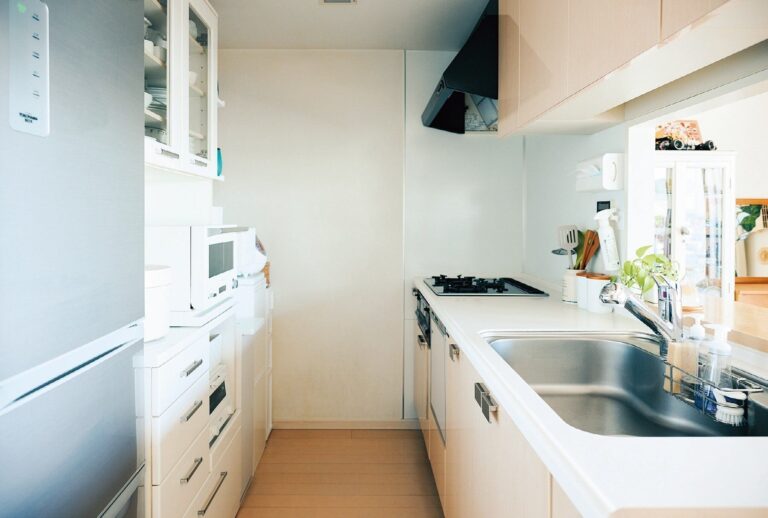 YouTube総再生回数1億回突破！古堅純子さんのリビング収納＆キッチン