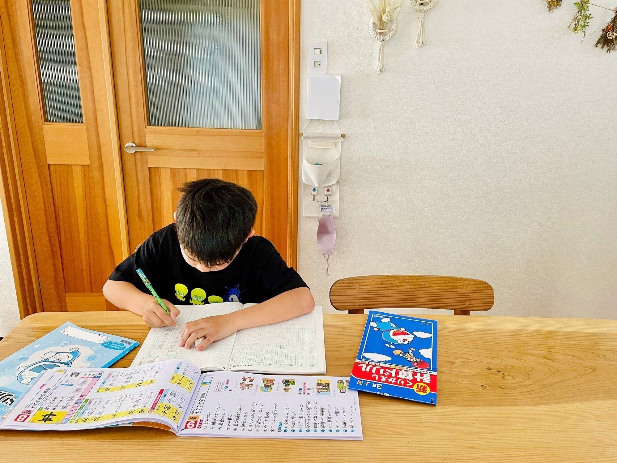 リビング学習なら学習机は必要ない